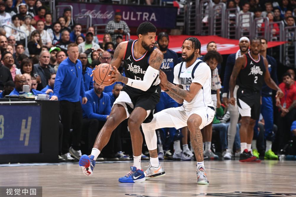 他成功打破 他成功打破